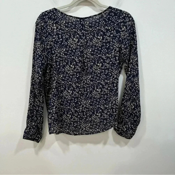 🍁 Urban Outfitters Mayfair Drapey Surplice Top Small - Picture 5 of 11